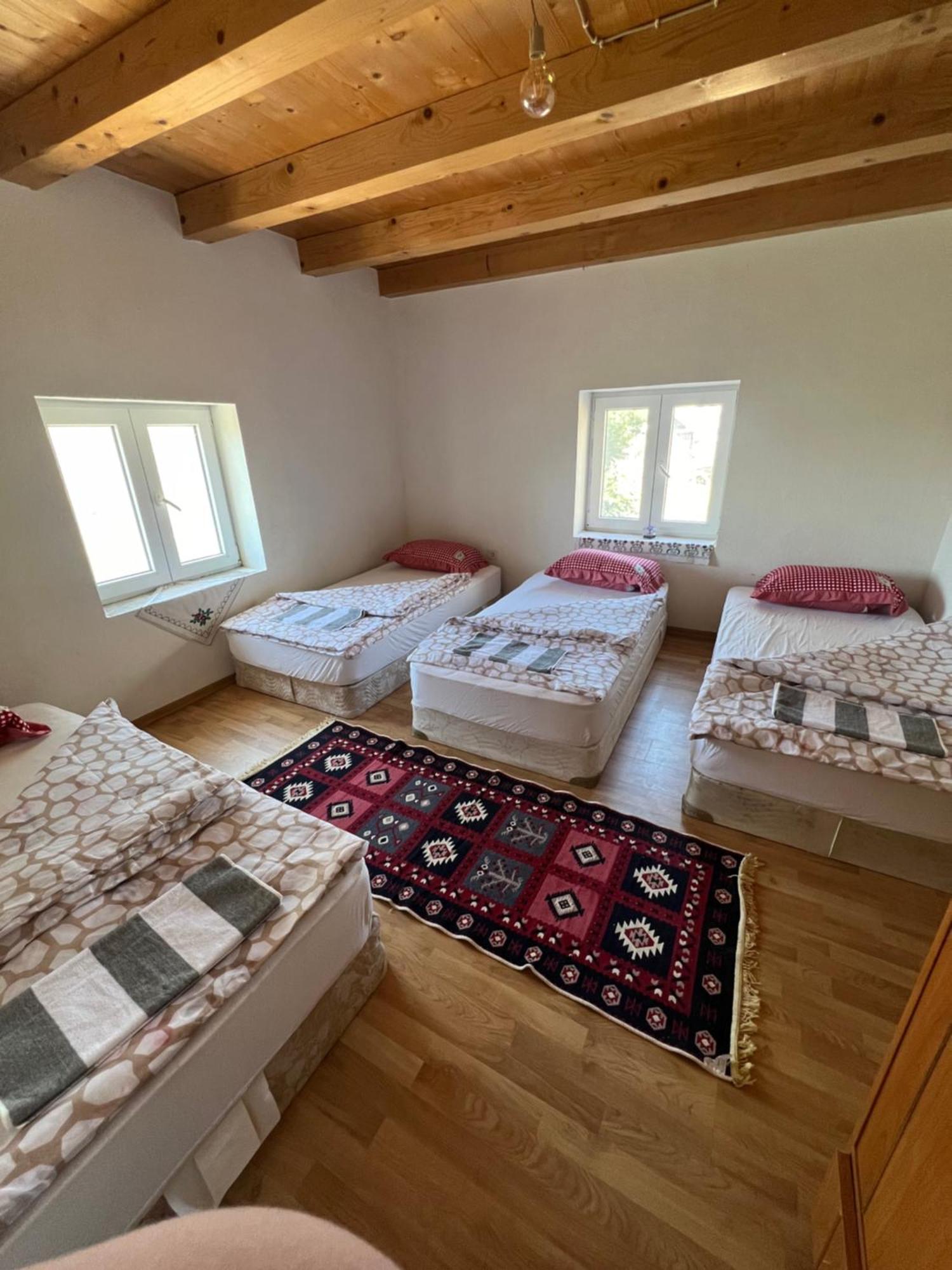 Bed and Breakfast Kod Kapetana Tea Gornji Lukomir Экстерьер фото